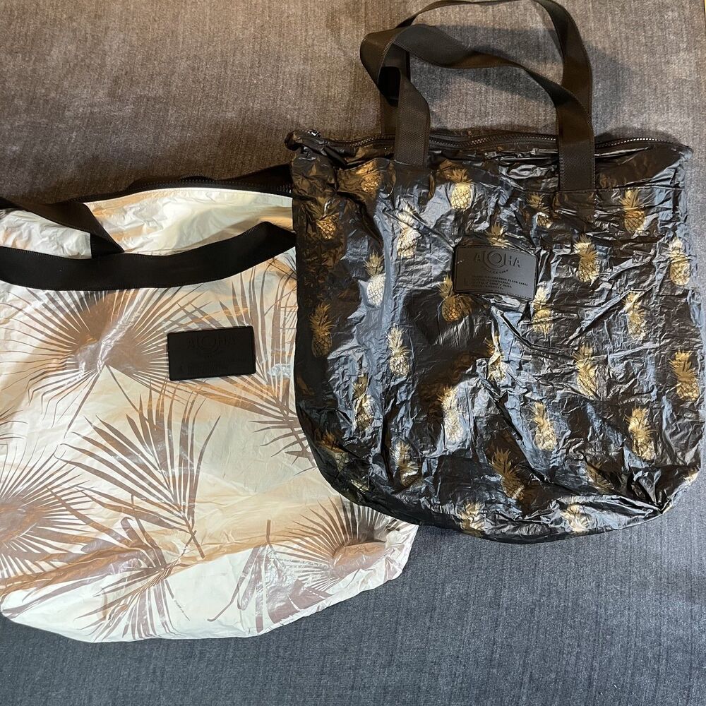 ALOHA Collection Day Tripper Gold Pineapple Palms Rose Tote Bag lot of 2